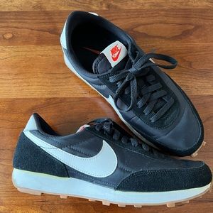 Women’s Nike Daybreak Sneakers